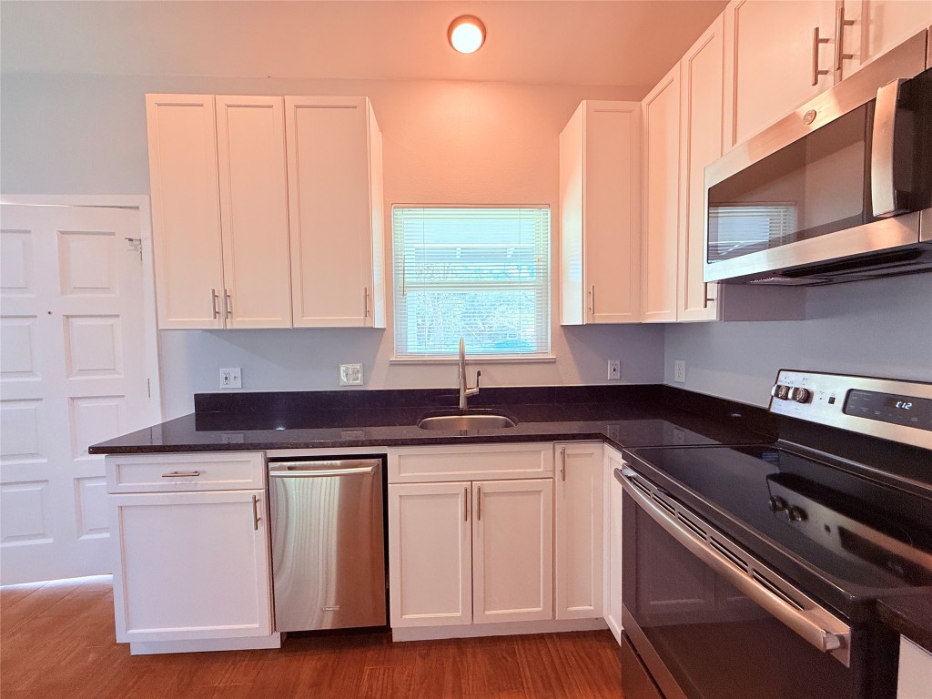 914 Beaver Trail, Unit B Austin, TX 78746 - Photo 11 of 30