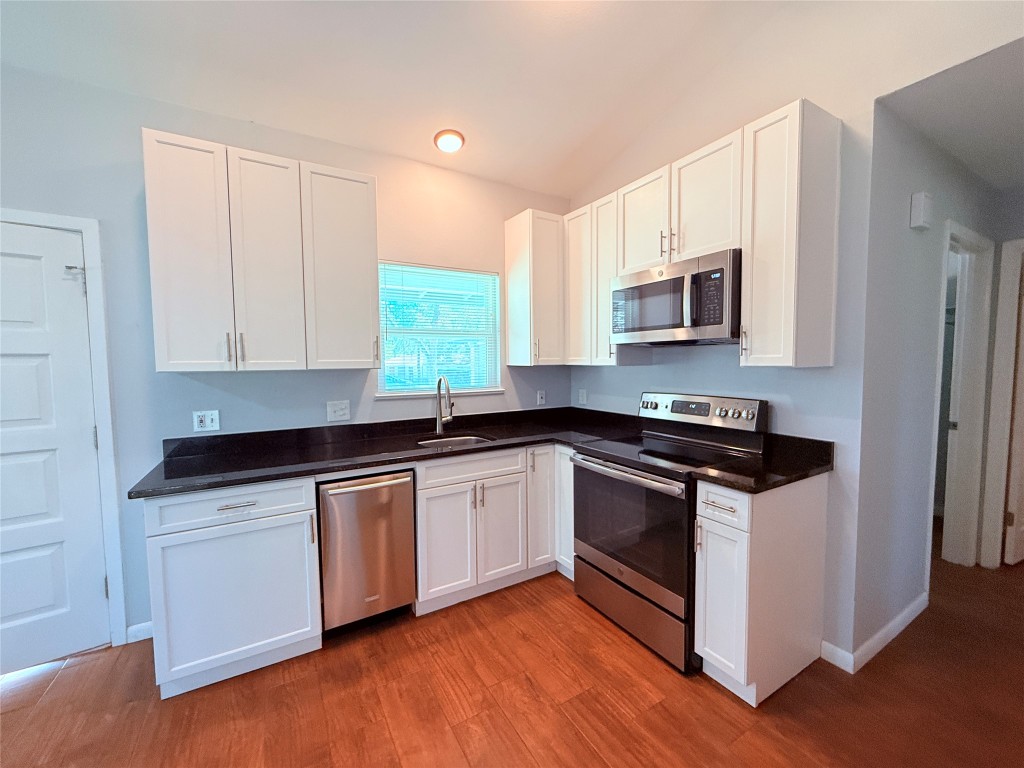 914 Beaver Trail, Unit B Austin, TX 78746 - Photo 10 of 30