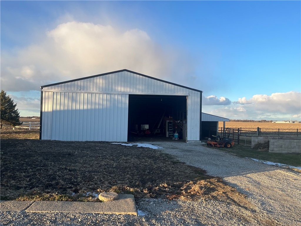 1011 Cr 1600e Road Sullivan, IL 61951 - Photo 33 of 41 44'x64' pole shed