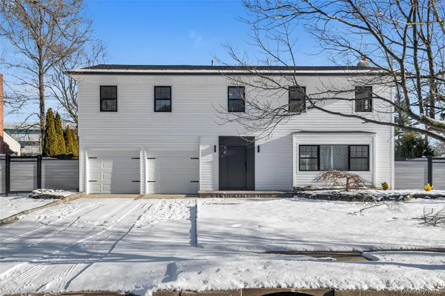 $1,249,000 | 26 Roseanne Drive, Woodbury, NY 11797