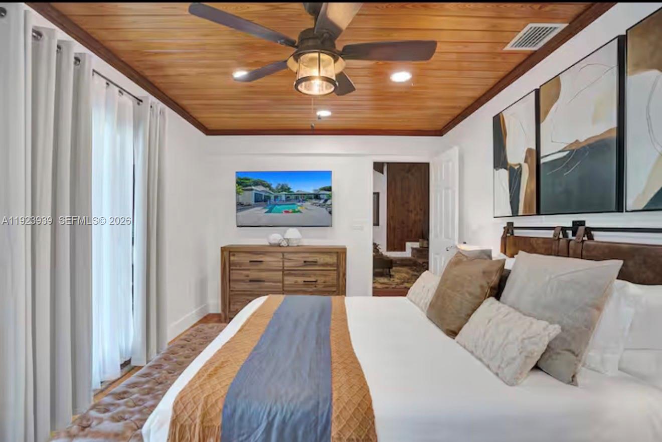 11155 Southwest 40th Street Davie, FL 33328 - Photo 20 of 100 a bedroom with furniture and a flat screen tv