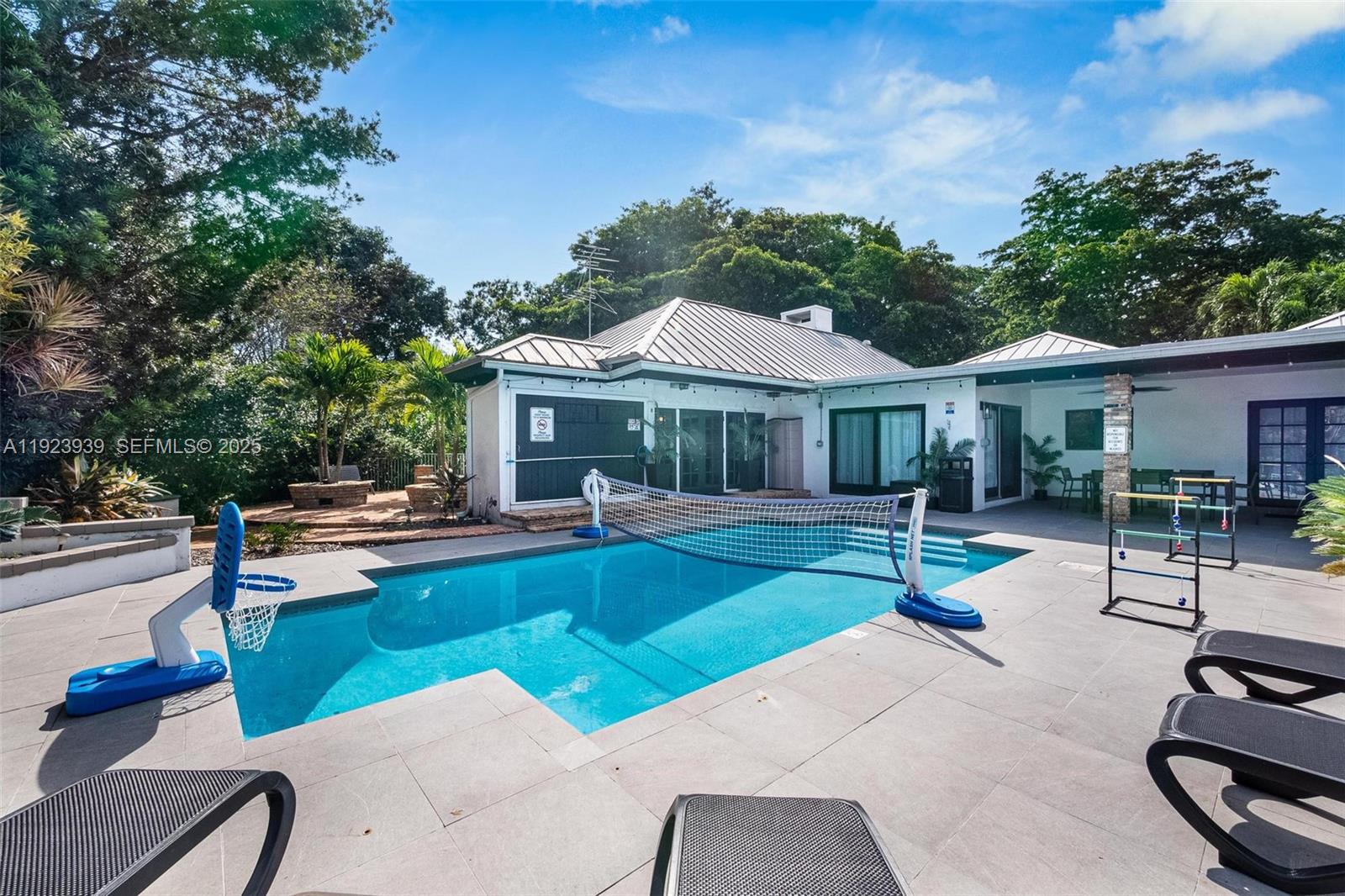 11155 Southwest 40th Street Davie, FL 33328 - Photo 29 of 74 a view of a house with swimming pool and sitting area