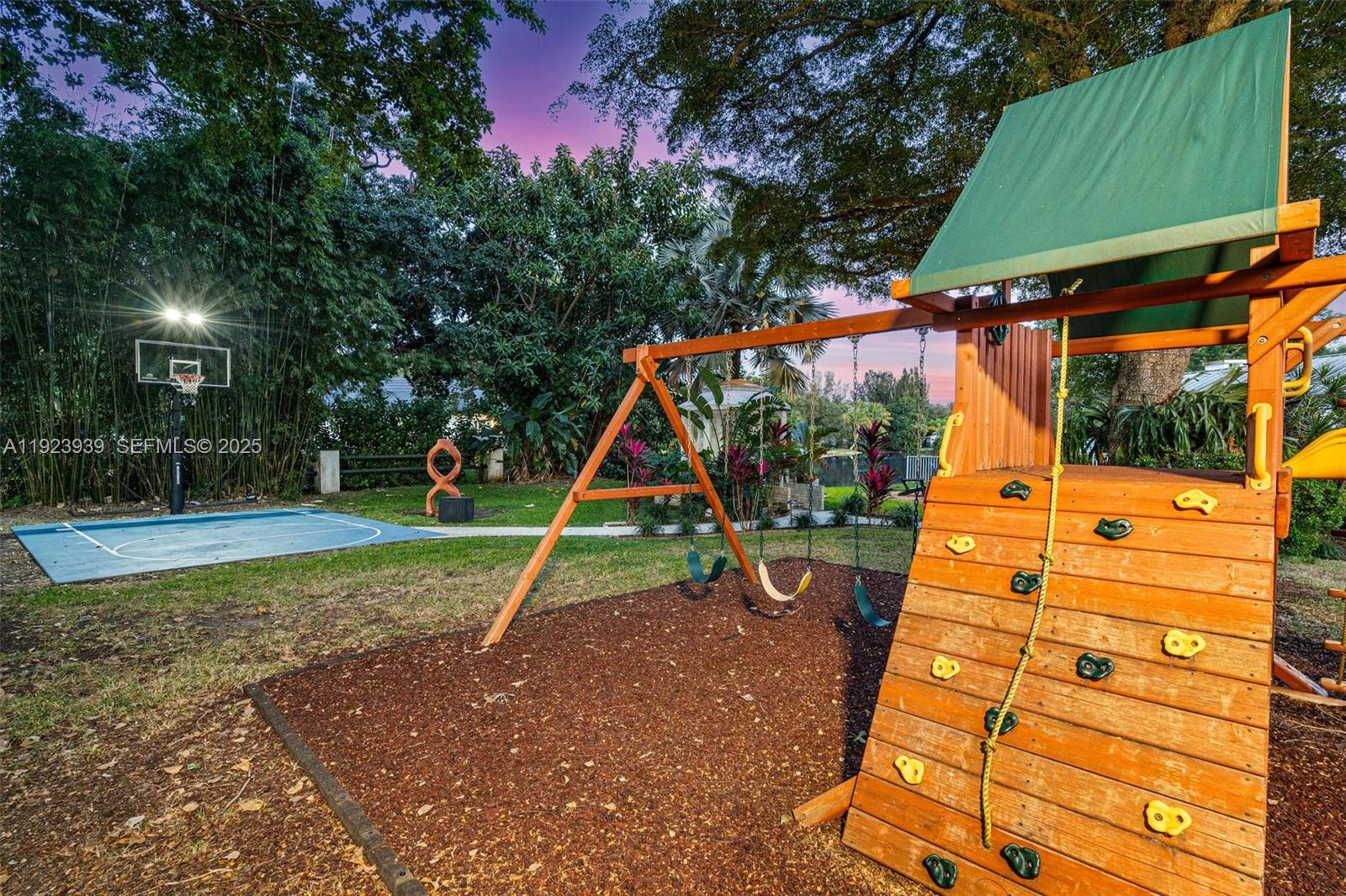 11155 Southwest 40th Street Davie, FL 33328 - Photo 40 of 74 a view of outdoor space