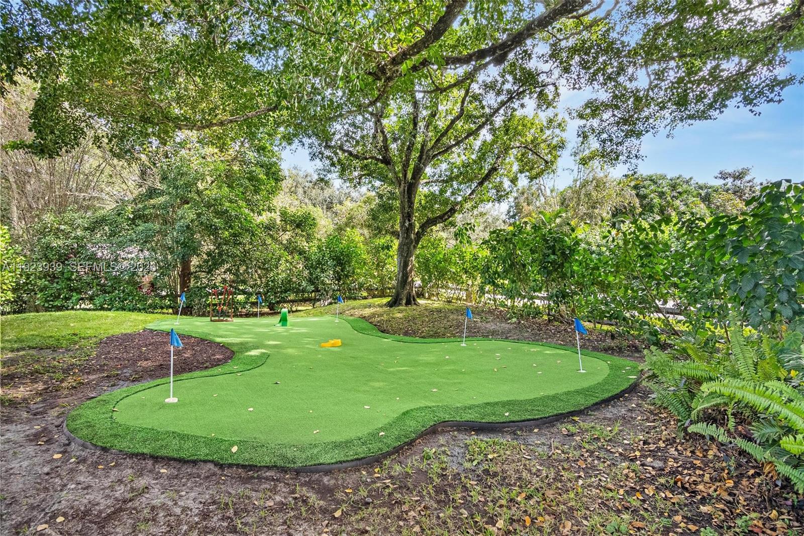 11155 Southwest 40th Street Davie, FL 33328 - Photo 57 of 100 a view of a golf course with a garden