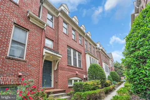 $895,000 | 2619 South Kenmore Court, Arlington, VA 22206