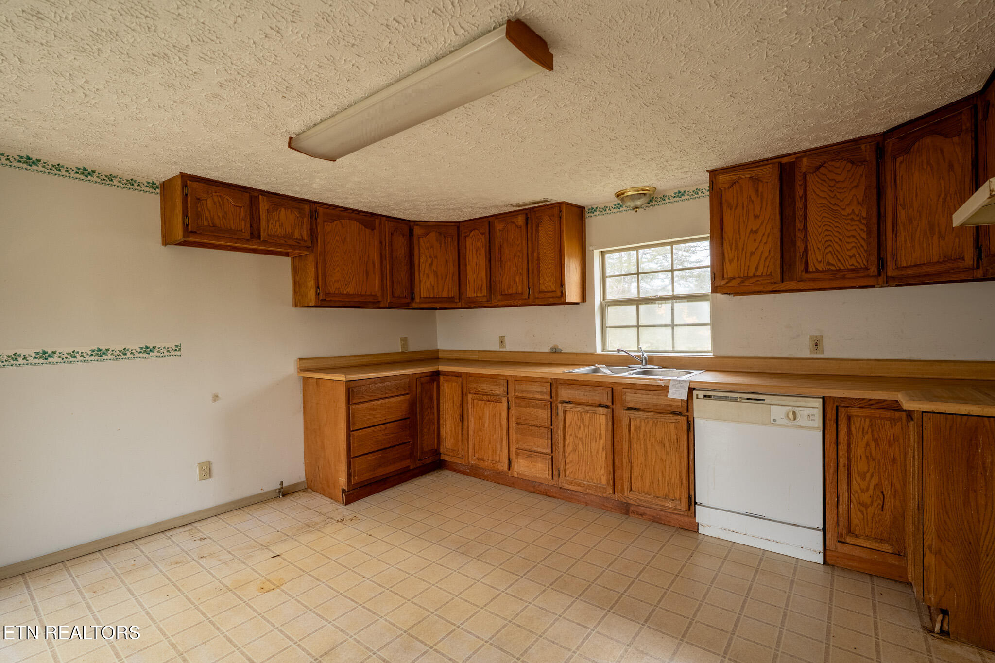 7011 Shell Lane Corryton, TN 37721 - Photo 6 of 22 7011 Shell Ln - Sales Clean-9