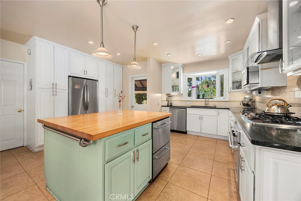 3431 Huntington Drive Pasadena, CA 91107 - Photo 12 of 25