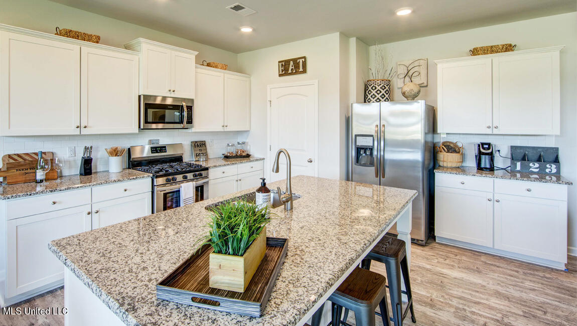 2372 Hyacinth Lane Hernando, MS 38632 - Photo 6 of 15 4_TN_Memphis_The-Meadows_Kitchen
