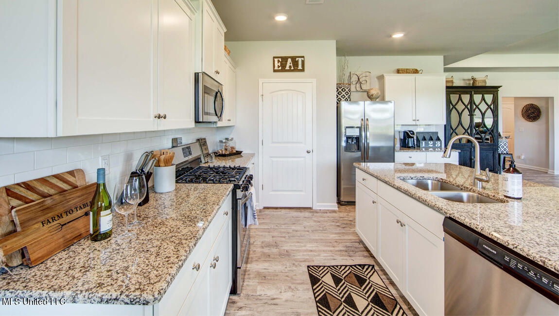 2372 Hyacinth Lane Hernando, MS 38632 - Photo 7 of 15 5_TN_Memphis_The-Meadows_Kitchen