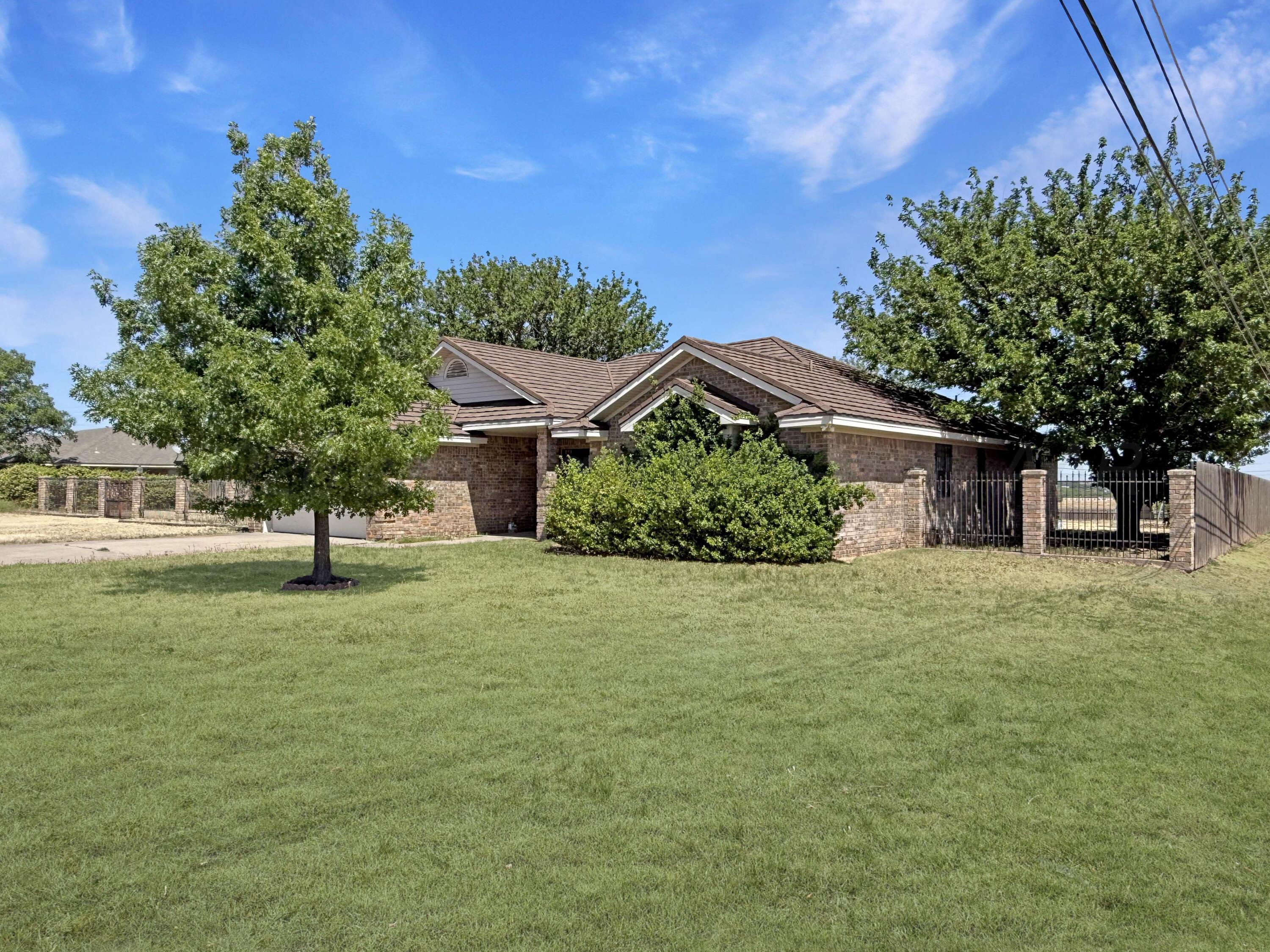 100 Fairview Street Borger, TX 79007 - Photo 3 of 32 IMG_3554