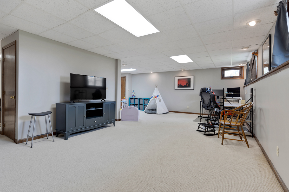 37W167 Crane Road St. Charles, IL 60175 - Photo 27 of 37 Gallery Image 27