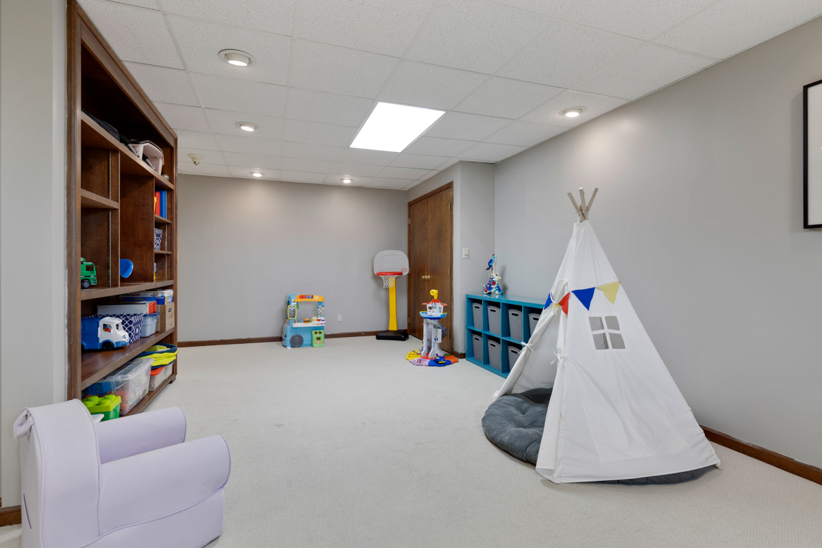 37W167 Crane Road St. Charles, IL 60175 - Photo 28 of 37 Gallery Image 28