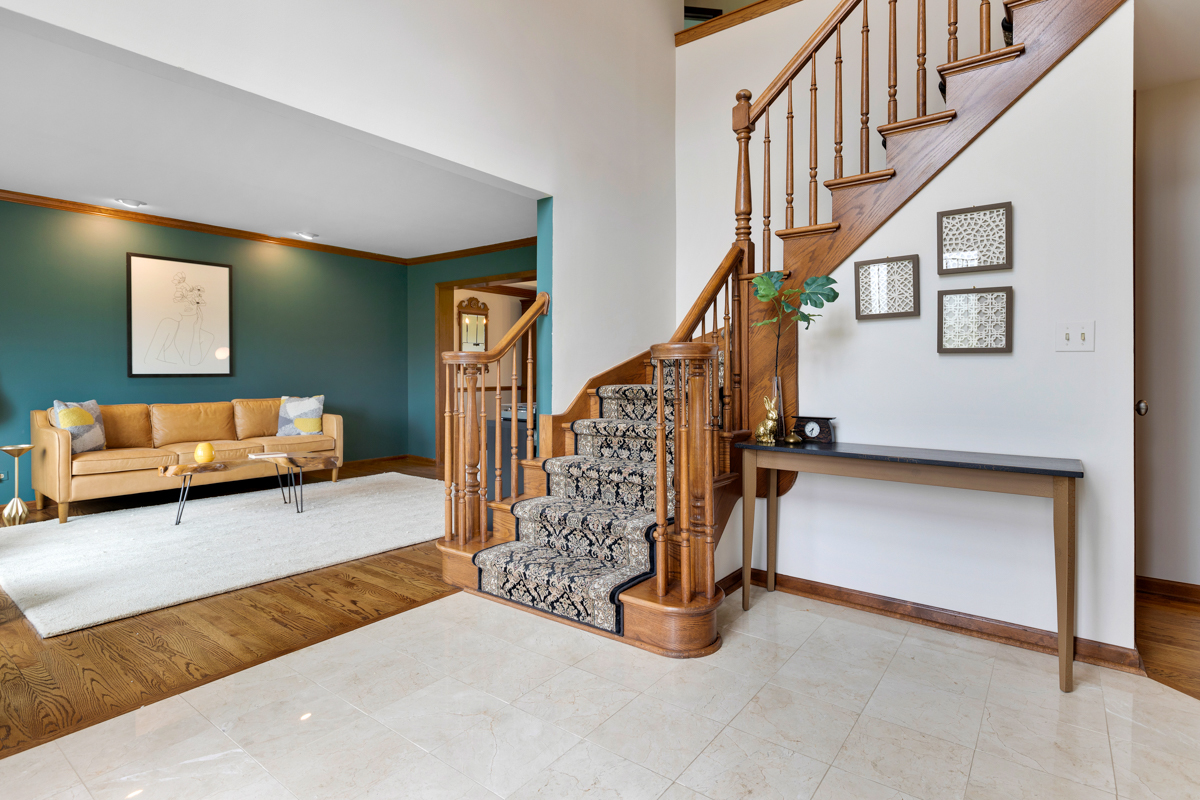 37W167 Crane Road St. Charles, IL 60175 - Photo 3 of 37 Gallery Image 3