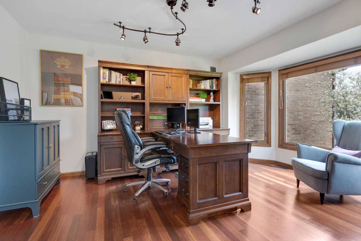 37W167 Crane Road St. Charles, IL 60175 - Photo 4 of 37 Gallery Image 4