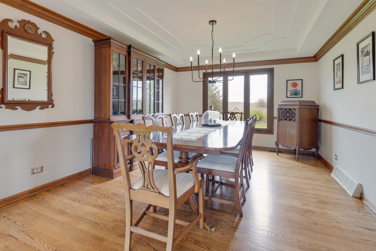 37W167 Crane Road St. Charles, IL 60175 - Photo 7 of 37 Gallery Image 7