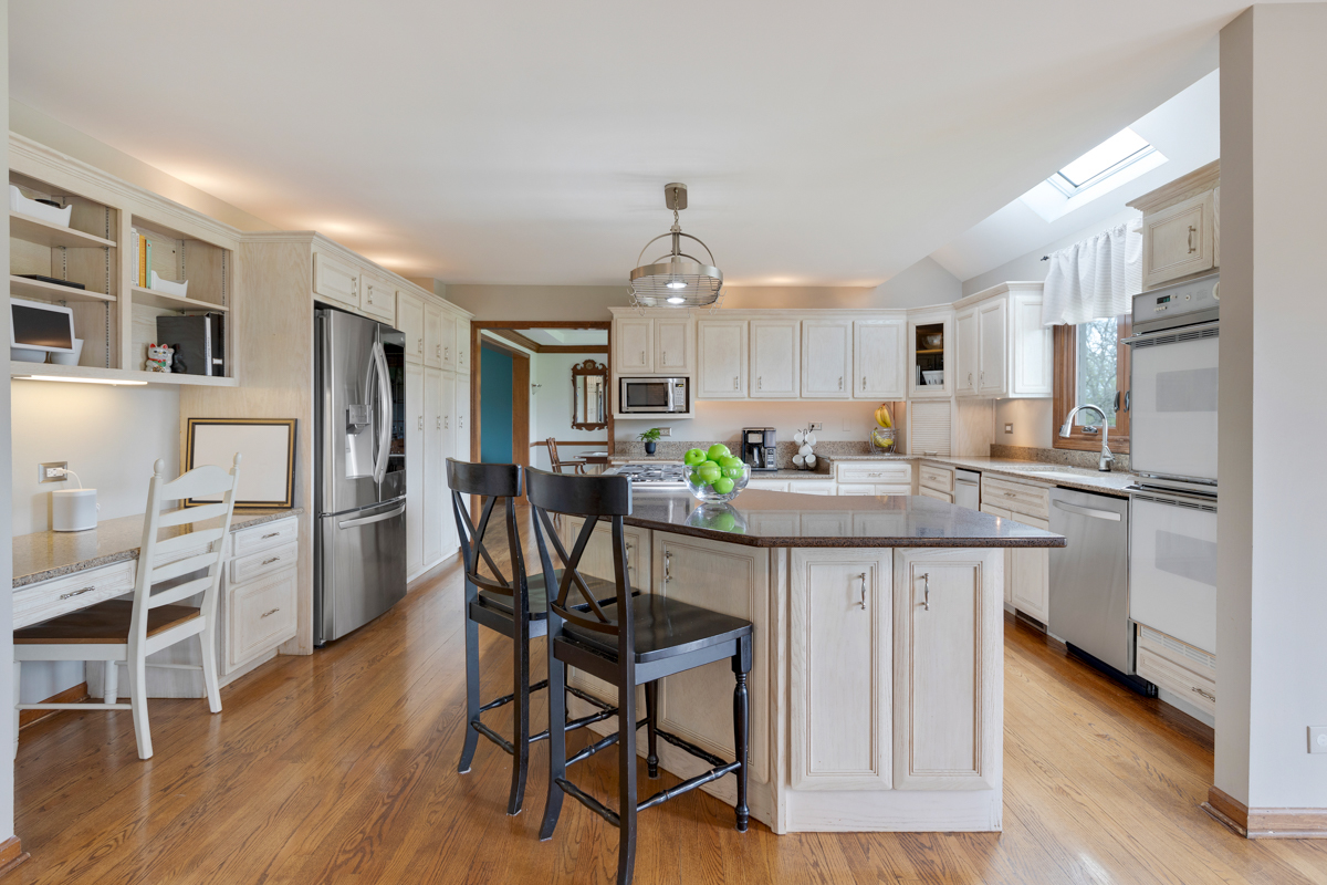 37W167 Crane Road St. Charles, IL 60175 - Photo 9 of 37 Gallery Image 9