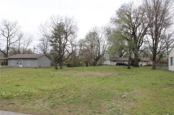 $12,000 | 509 East Monroe Street, Pittsburg, KS 66762