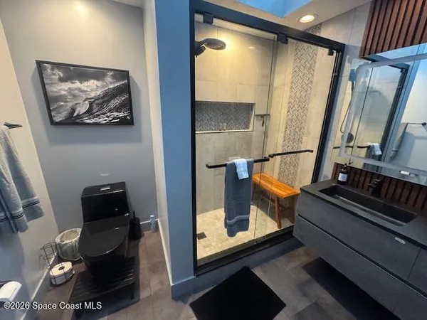 a close up view of a washer and dryer