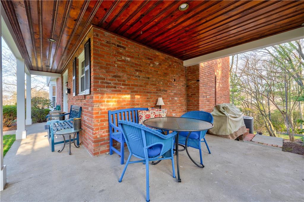 704 Pinetree Road Pittsburgh, PA 15243 - Photo 3 of 25 Gallery Image 3