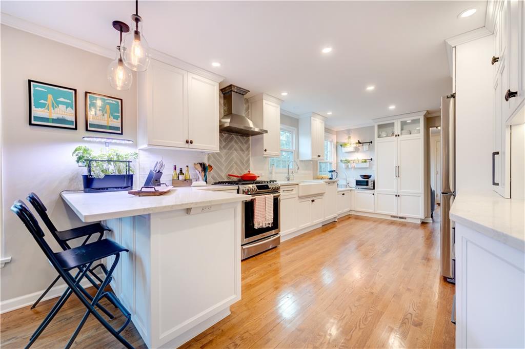 704 Pinetree Road Pittsburgh, PA 15243 - Photo 8 of 25 Gallery Image 8