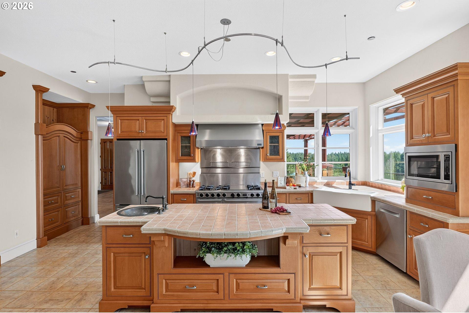 20132 Southwest Lebeau Road Sherwood, OR 97140 - Photo 13 of 48 Kitchen