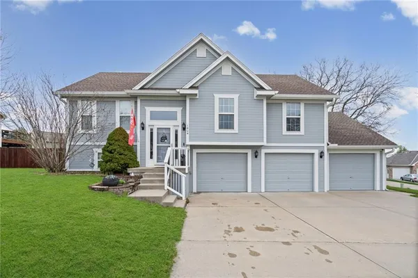 $435,000 | 1404 Northeast 196th Street, Smithville, MO 64089