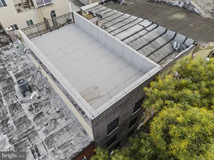 a view of an outdoor space