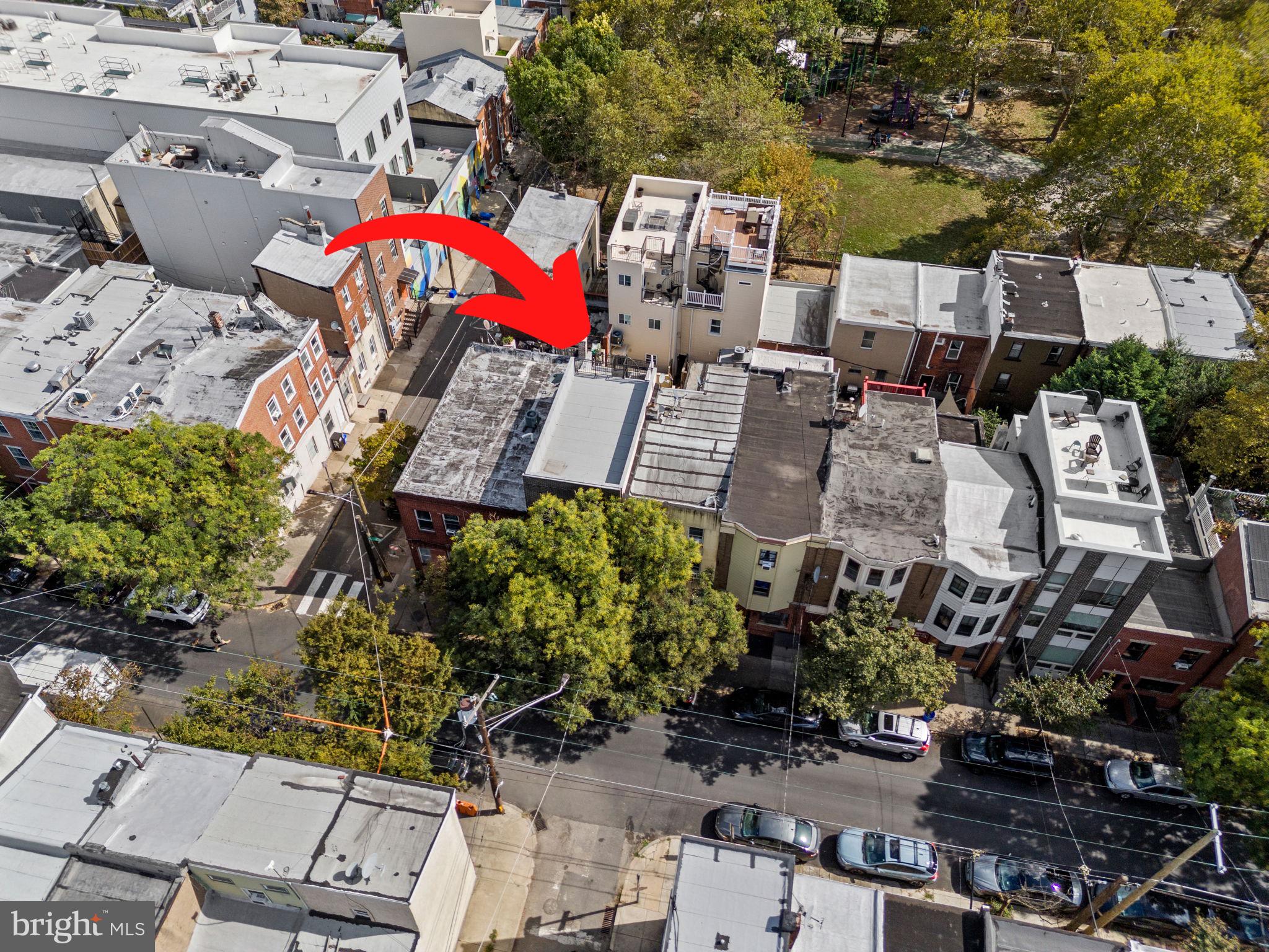 1225 South 7th Street Philadelphia, PA 19147 - Photo 28 of 33 an aerial view of a house with a yard and lake view