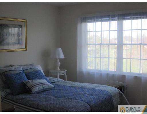 20 Parkview Road Cranbury, NJ 08512 - Photo 12 of 15 Gallery Image 12