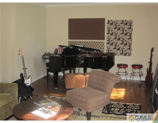 20 Parkview Road Cranbury, NJ 08512 - Photo 3 of 15 Gallery Image 3