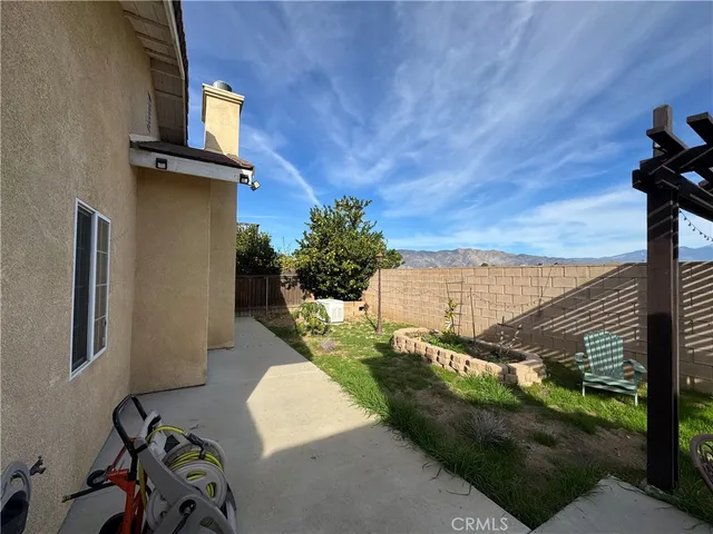 a view of a backyard with plants