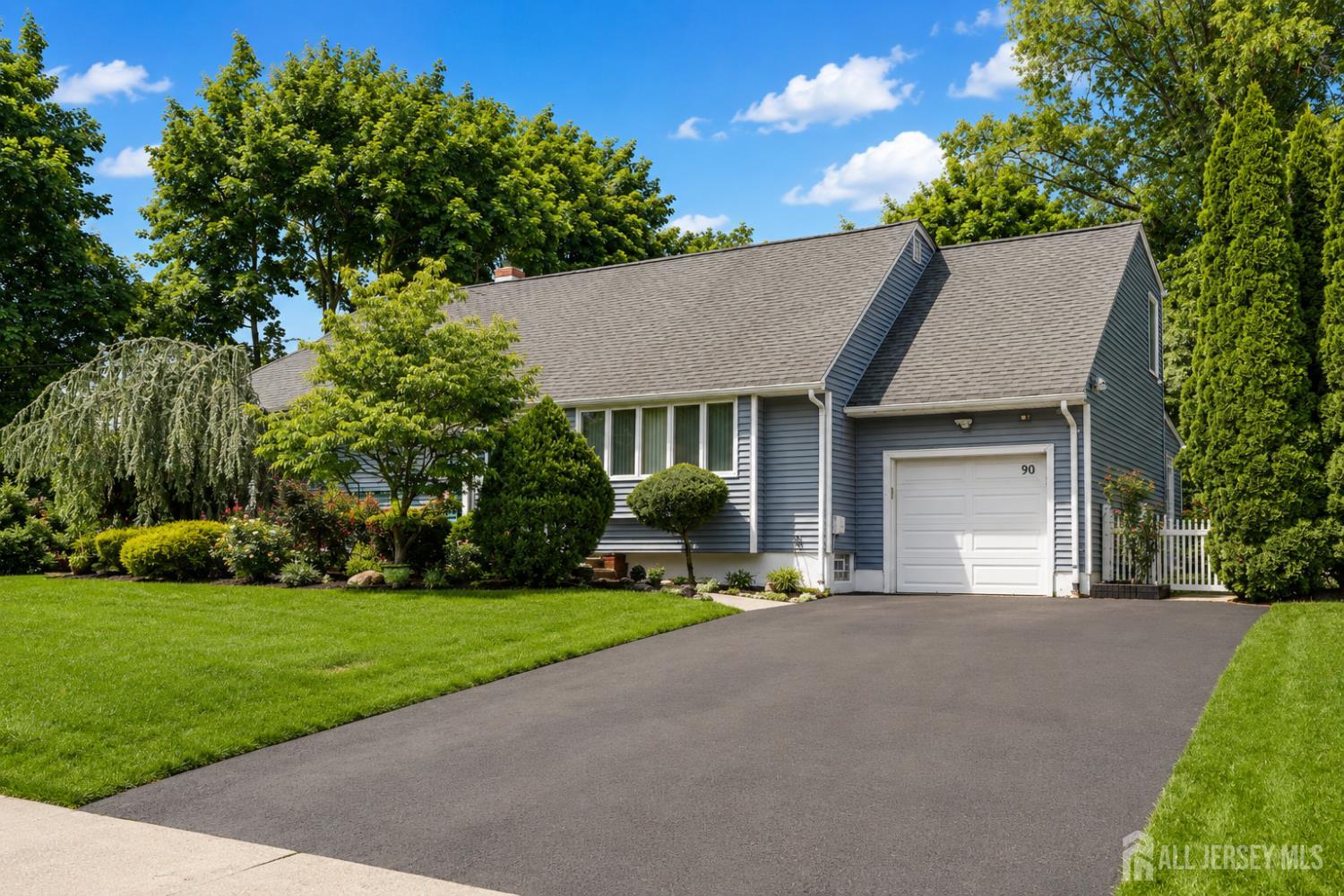 90 Farms Rd Circle East Brunswick, NJ 08816 - Photo 1 of 39