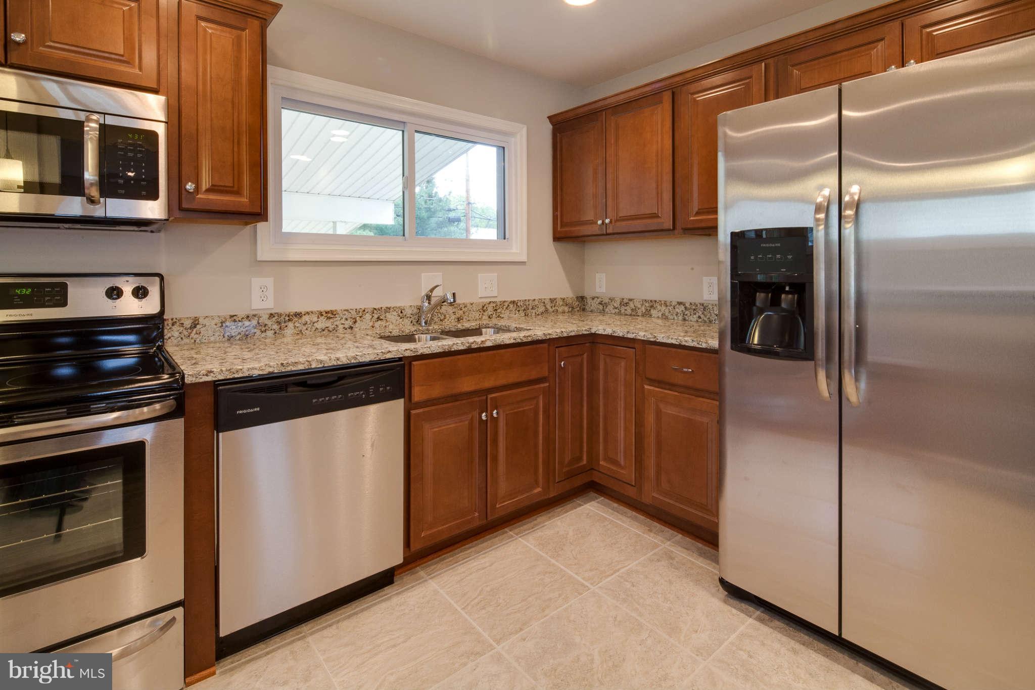 1012 Southridge Road Baltimore, MD 21228 - Photo 13 of 29 Kitchen