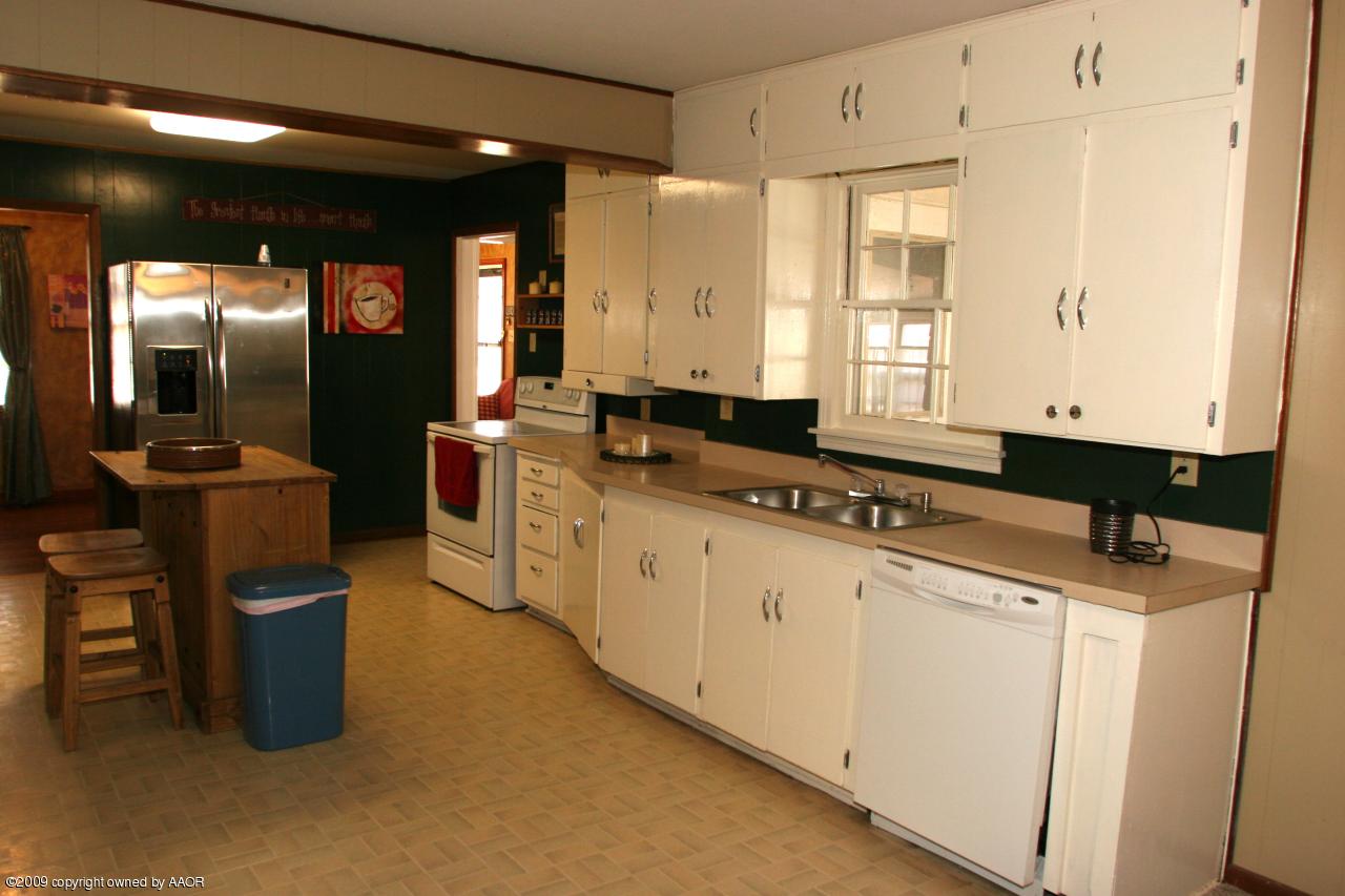 3622 South Travis Street Amarillo, TX 79110 - Photo 11 of 32 a large kitchen with granite countertop a sink and cabinets