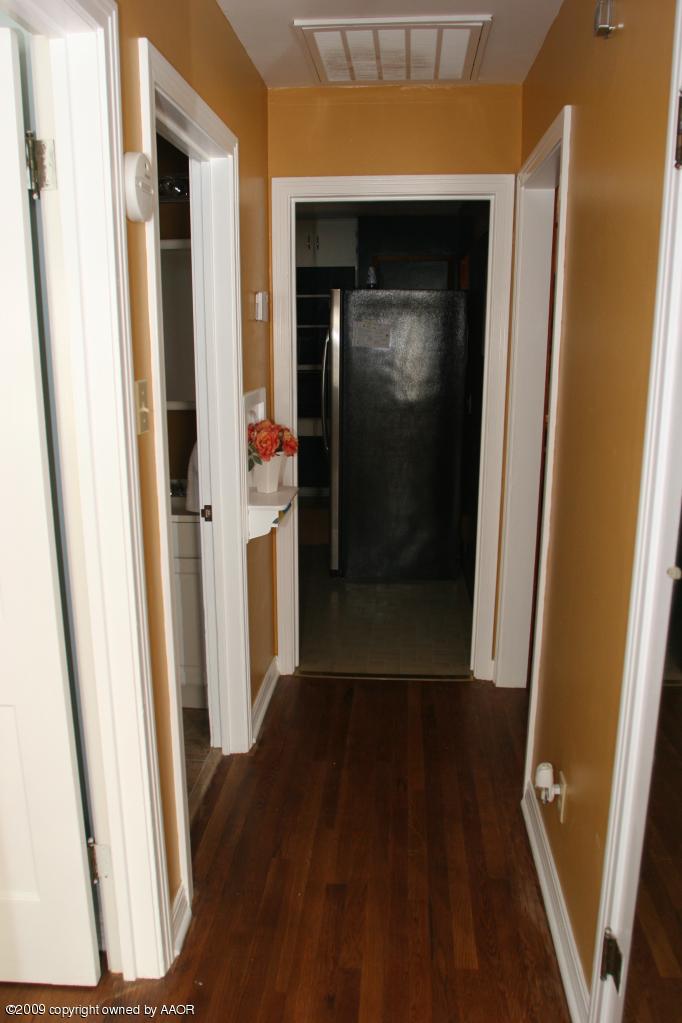 3622 South Travis Street Amarillo, TX 79110 - Photo 14 of 32 a view of utility room