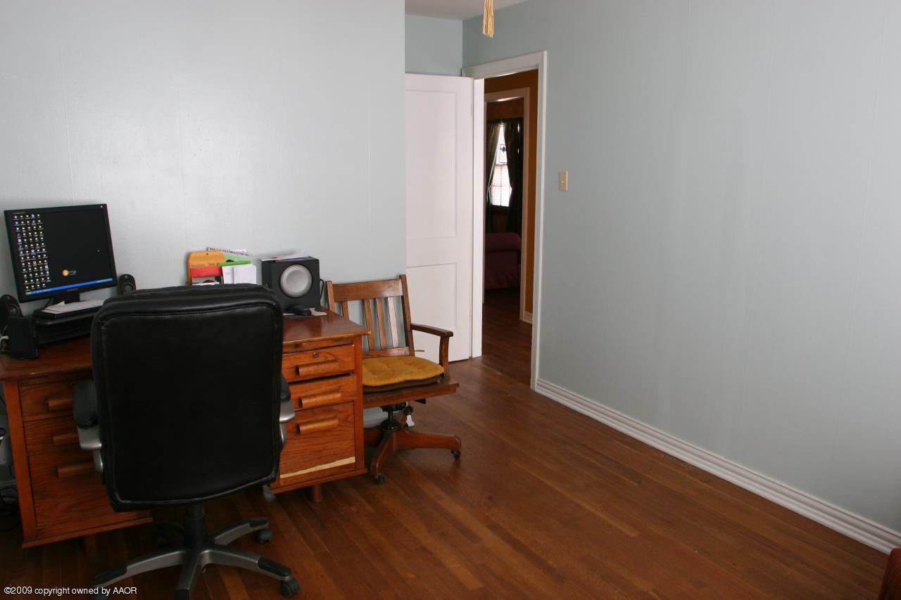 3622 South Travis Street Amarillo, TX 79110 - Photo 21 of 32 a view of a workspace with furniture and wooden floor