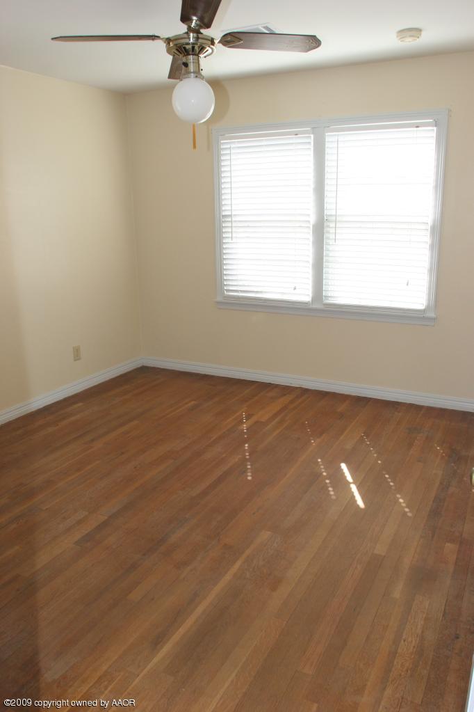 3622 South Travis Street Amarillo, TX 79110 - Photo 23 of 32 an empty room with a window