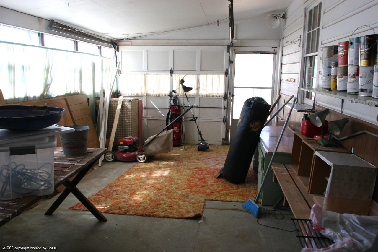 3622 South Travis Street Amarillo, TX 79110 - Photo 30 of 32 a room with gym equipment and a window
