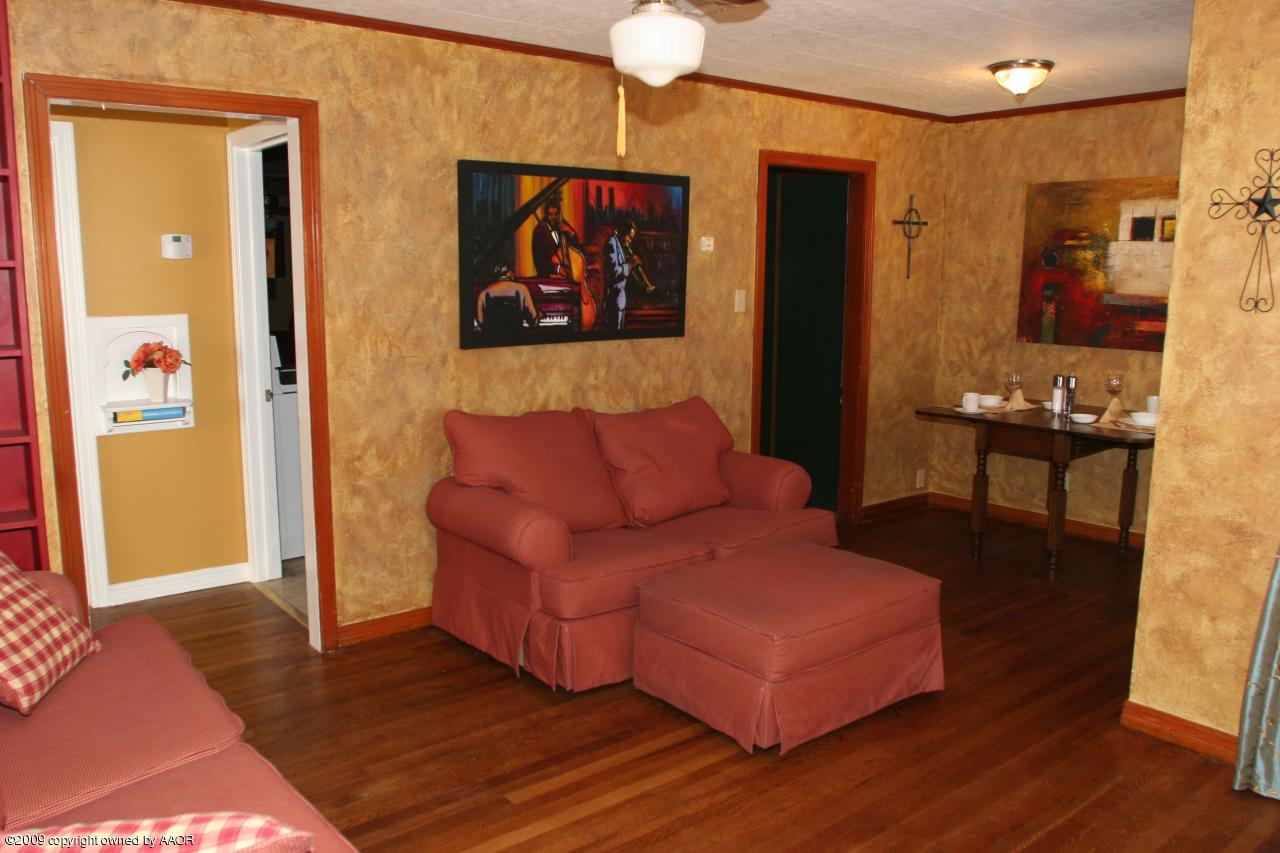 3622 South Travis Street Amarillo, TX 79110 - Photo 7 of 32 a living room with furniture and wooden floor