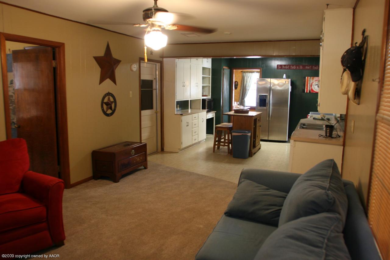3622 South Travis Street Amarillo, TX 79110 - Photo 9 of 32 a living room with furniture