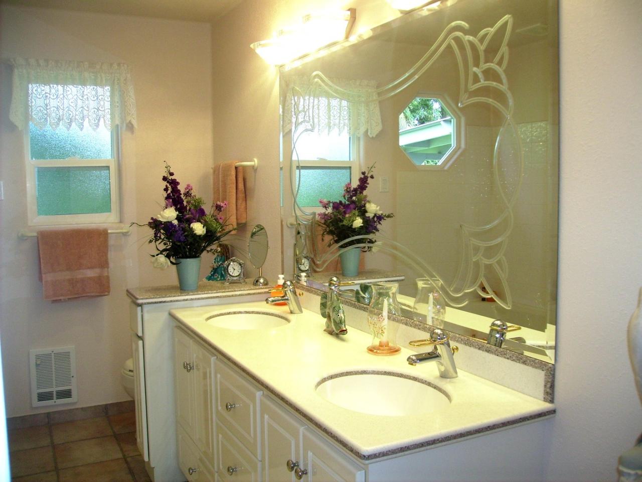 1311 Appleway Road Grandview, WA 98930 - Photo 8 of 8 a bathroom with a sink and a mirror