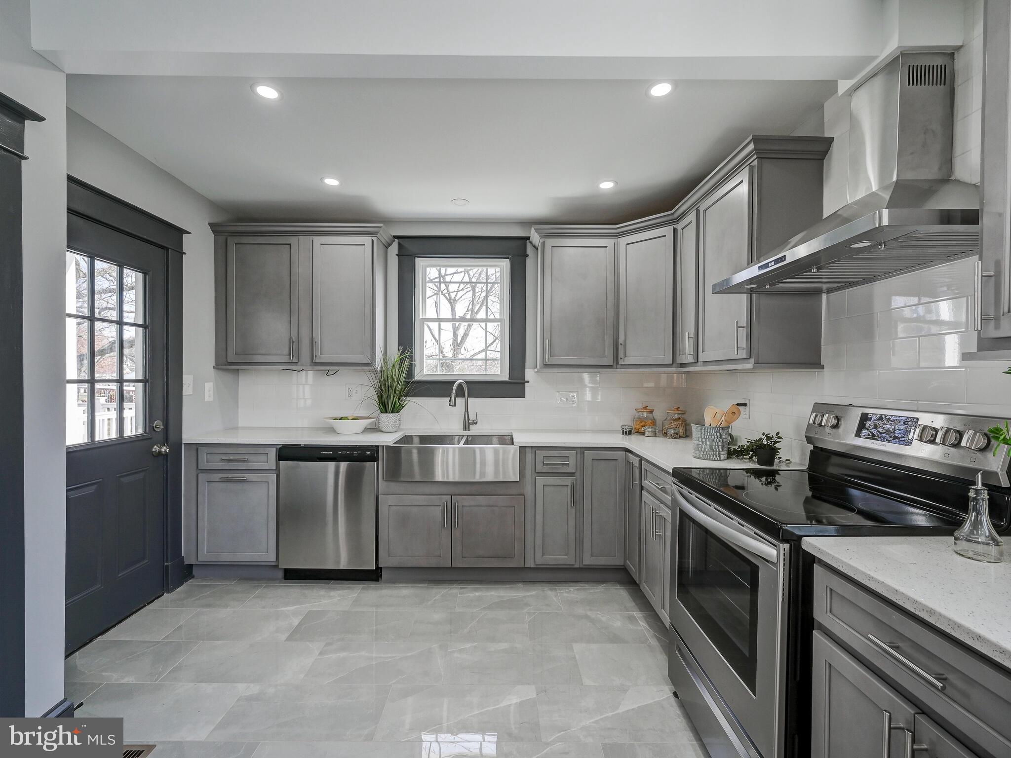 4736 Ridge Road Baltimore, MD 21236 - Photo 14 of 59 Kitchen