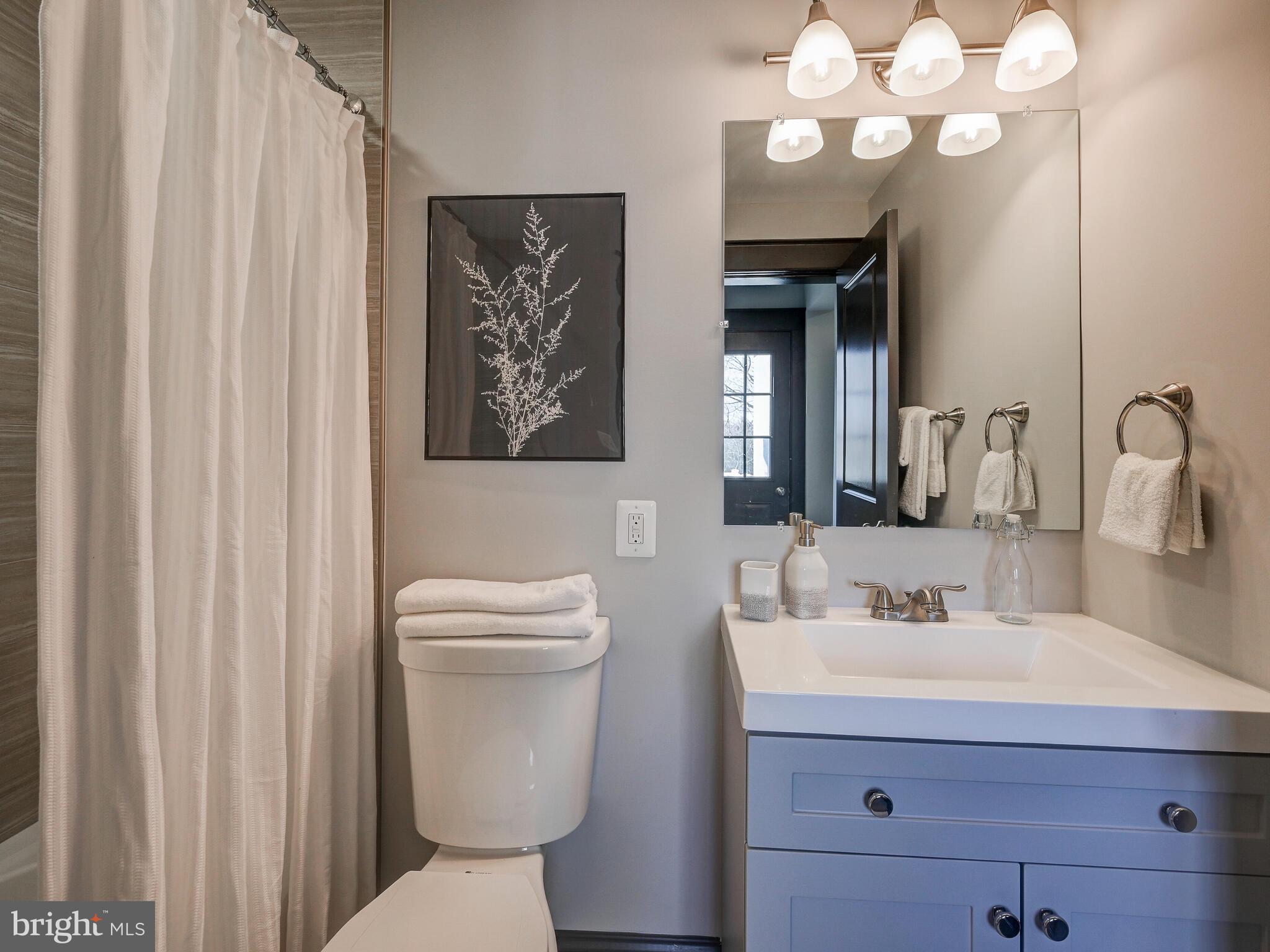 4736 Ridge Road Baltimore, MD 21236 - Photo 41 of 59 Upstairs Hall Bathroom