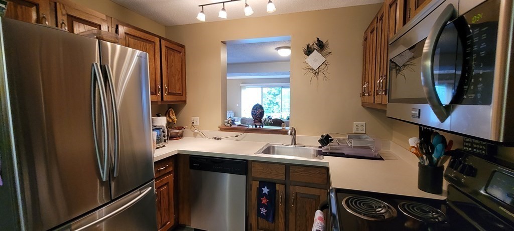 9 Apple Tree Hill Road, Unit 9 Hopkinton, MA 01748 - Photo 3 of 24 Gallery Image 3