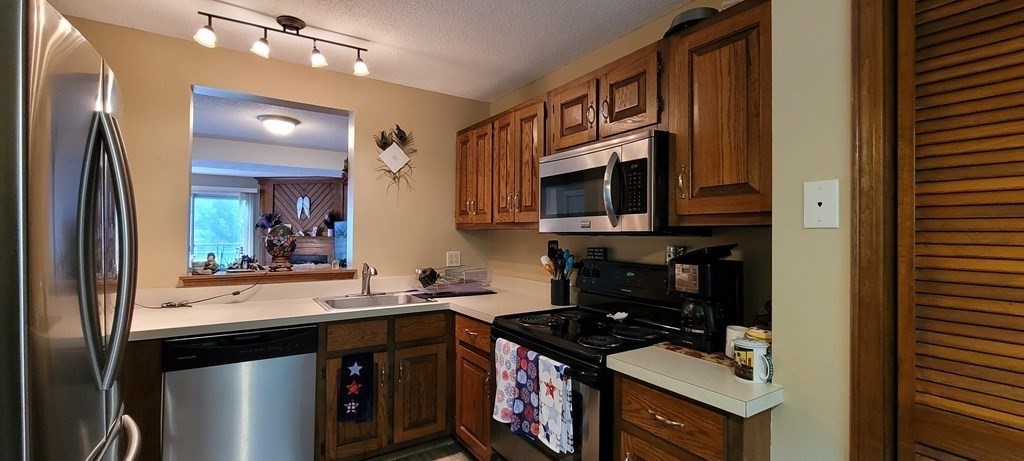 9 Apple Tree Hill Road, Unit 9 Hopkinton, MA 01748 - Photo 4 of 24 Gallery Image 4