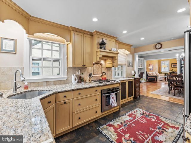 $1,303,360 | 423 Queen Street, Alexandria, VA 22314