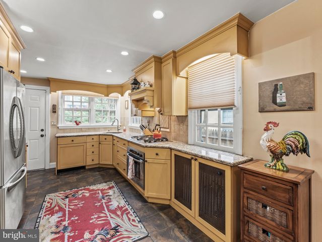 $1,303,360 | 423 Queen Street, Alexandria, VA 22314