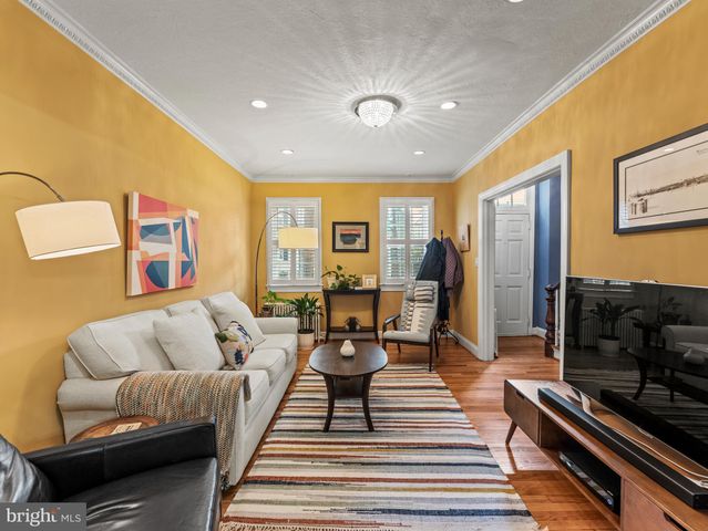 $1,303,360 | 423 Queen Street, Alexandria, VA 22314