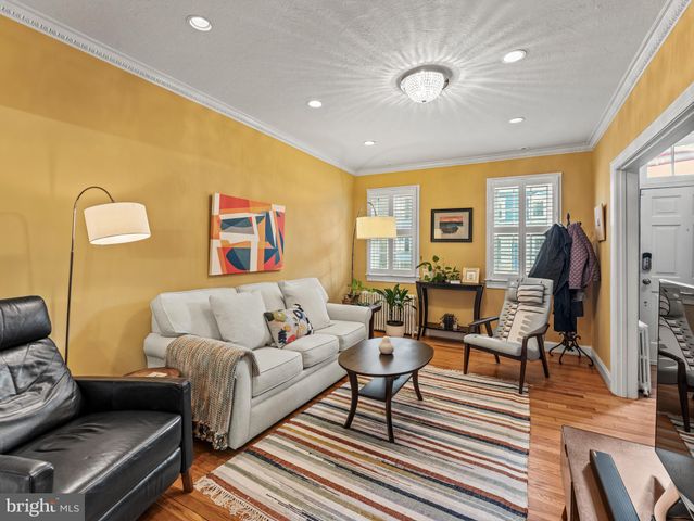 $1,303,360 | 423 Queen Street, Alexandria, VA 22314