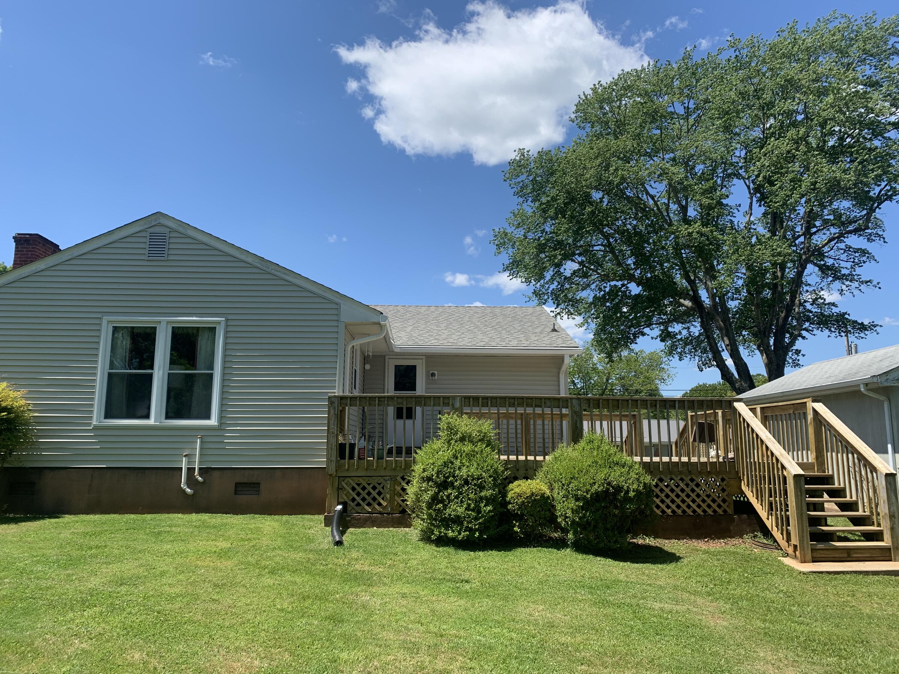 1512 Clearview Road Bedford, VA 24523 - Photo 3 of 12 Rear
